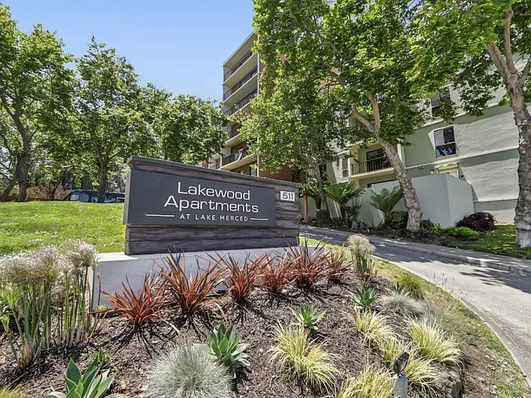 Lakewood Apartments At Lake Merced — Photo 2
