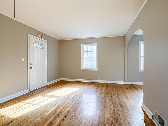 4th image of 4145 Everett St