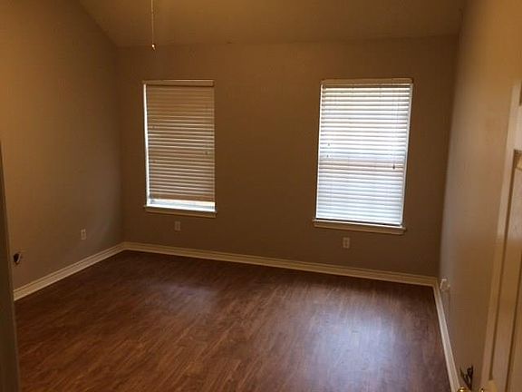 2nd image of 1719 Sully Ct