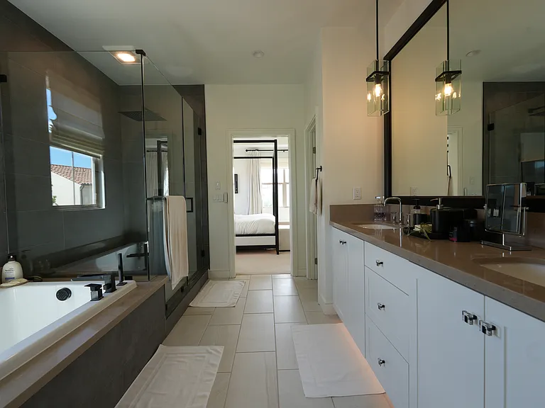 145 Plum Lily — Photo 16