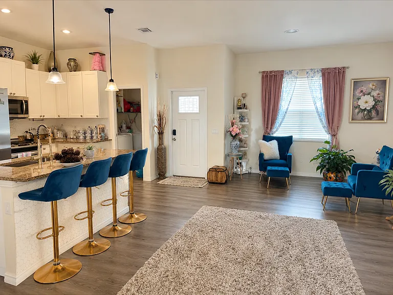 1040 Warm Ct — Photo 4