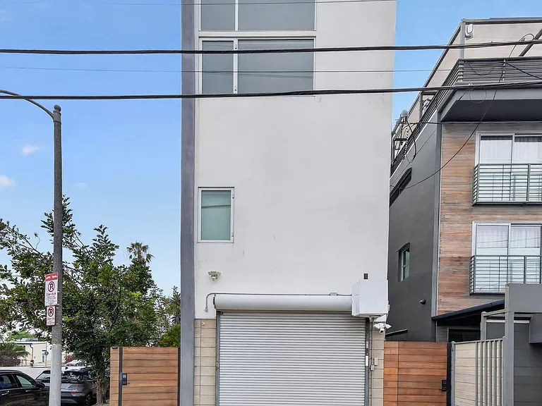 404 Grand Blvd — Photo 33
