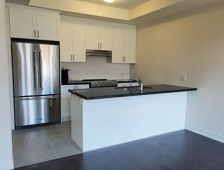 1071 Garner Rd E — Photo 2