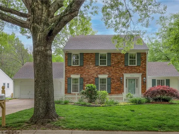 8221 W 101st St, Overland Park, KS 66212