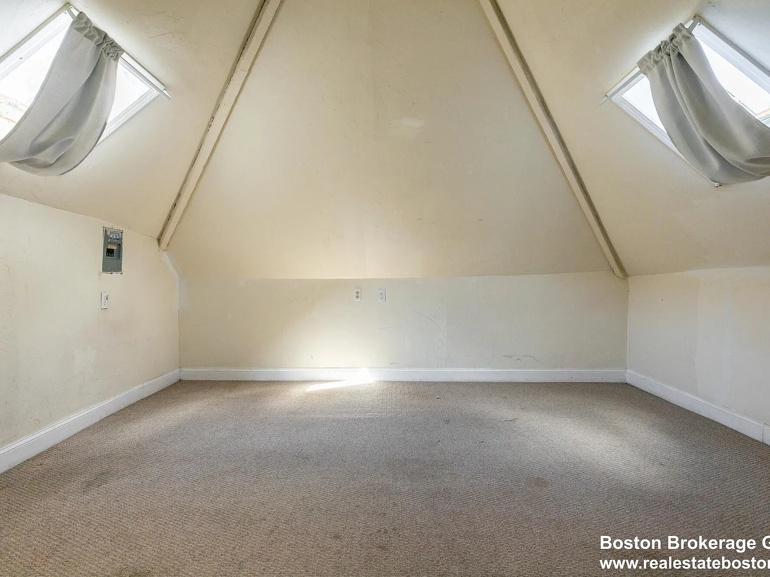 3 bed, 999 sqft, $1,350 — Photo 3
