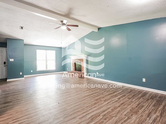 10112_002_living_room_3.jpg
