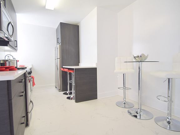 ROC Super Deluxe 434E Kitchen