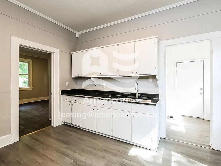 1643599_005_kitchen_6.jpg