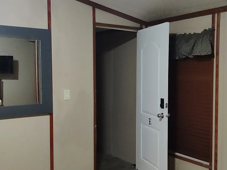 327 Shanklin Rd #C — Photo 28