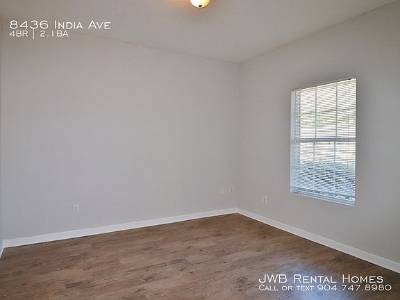 3rd image of 8436 India Ave