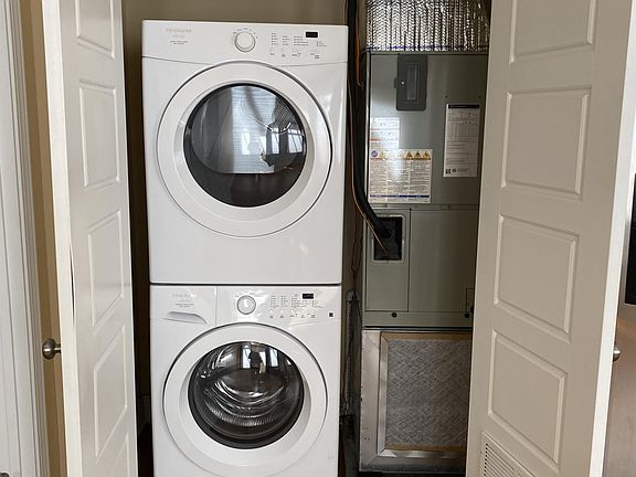 Washer / Dryer provided in unit
