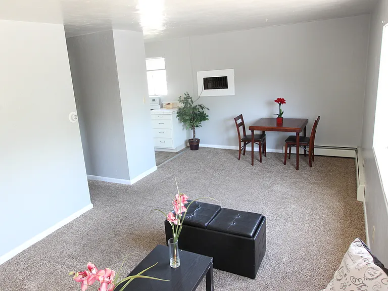 1425 Bunting Ave — Photo 4