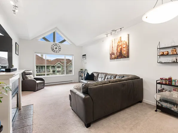 688 Lequime Rd Unit 404, Kelowna, BC V1W 1A4