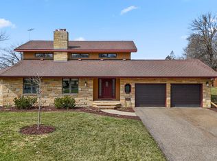 9134 Fox Run Cir, Eden Prairie, MN 55347