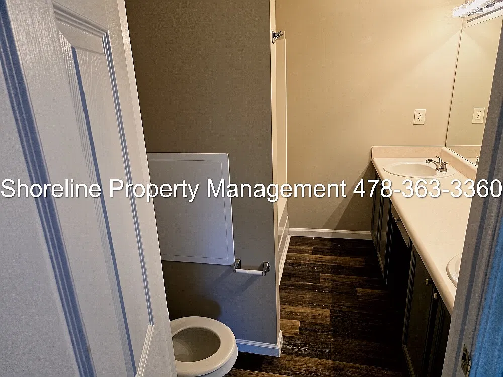 221 North Irwin Street - 8 — Photo 3