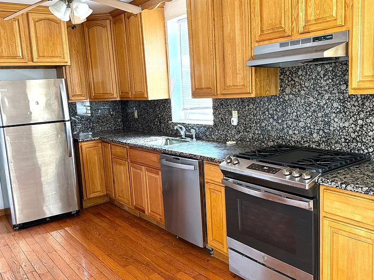 74 Portland Pl #1 — Photo 7