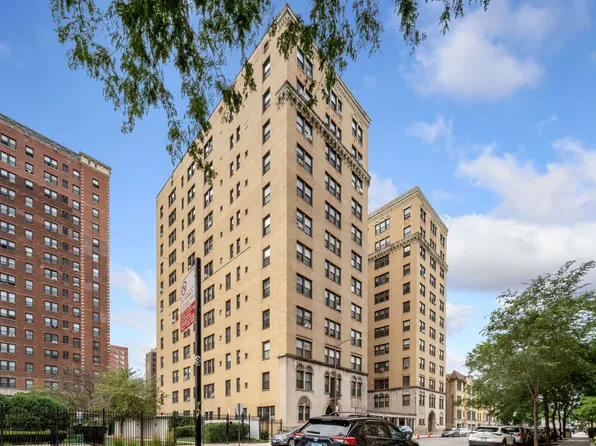 1755 E 55th St APT 1203, Chicago, IL 60615