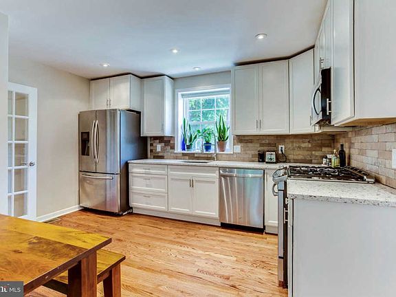 4th image of 258 Burgess Ave