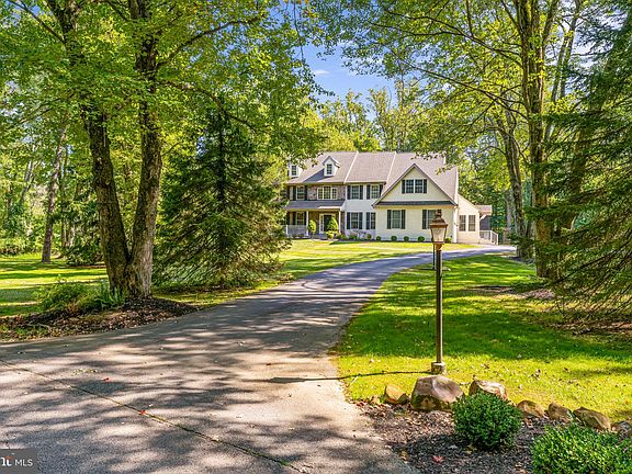 2nd image of 4 Wildwood Dr