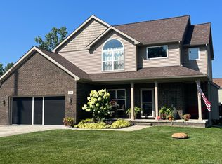 195 Teggerdine Rd, White Lake, MI