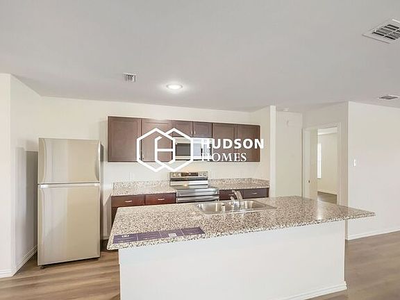 5th image of 811 S Sutton St