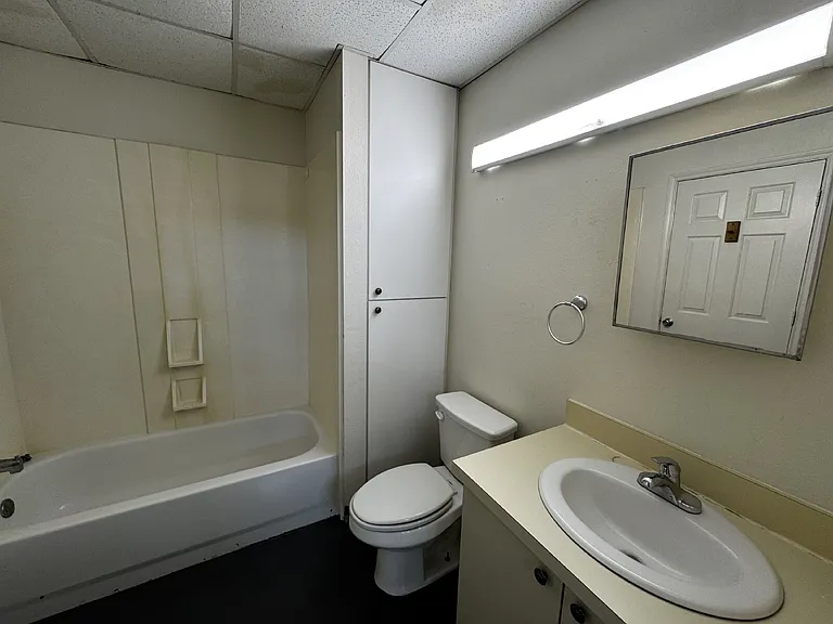 1619 University Ave #3 — Photo 8