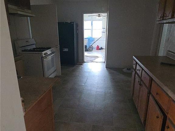 3rd image of 1203 Country Rd