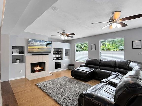 2nd image of 3811 Ibis Dr