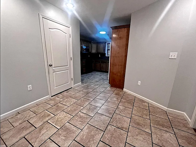 4725 Wildwood Ln — Photo 6
