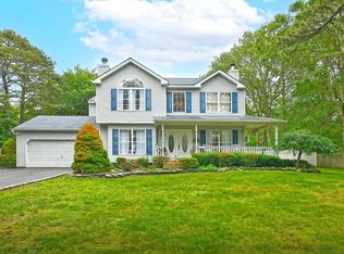 215 Middle Island Rd, Medford, NY 11763