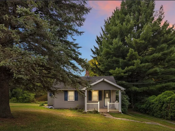 2962 Chewton Wurtemburg Rd, Ellwood City, PA 16117