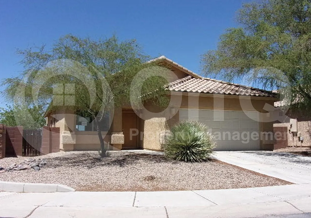 4 bed, 2.0 bath, 1660 sqft, $2,249 — Photo 2