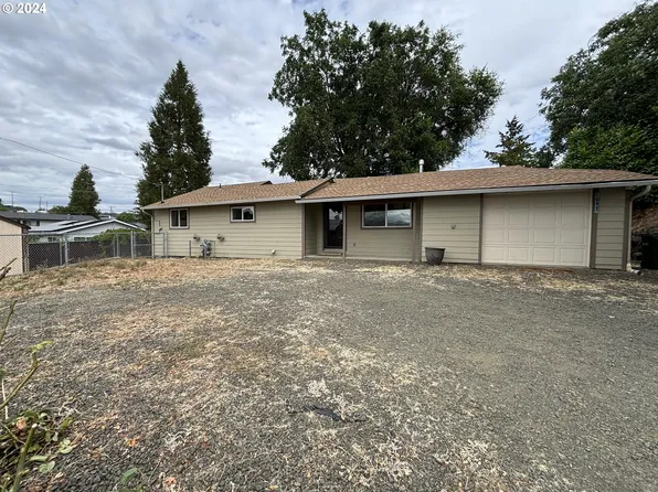 1647 NW Mulholland Dr, Roseburg, OR 97470
