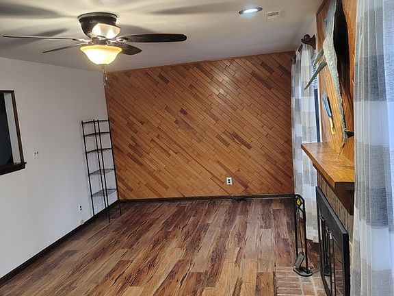 2nd image of 2 Stanwood Ct