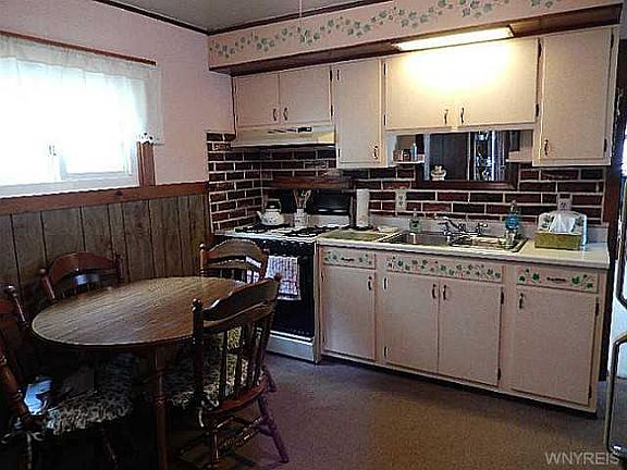 4th image of 260 Labelle Ave