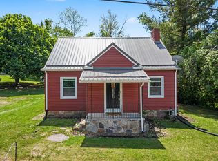 904 Westview St, Narrows, VA 24124