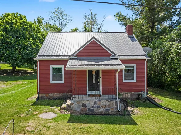 904 Westview St, Narrows, VA 24124