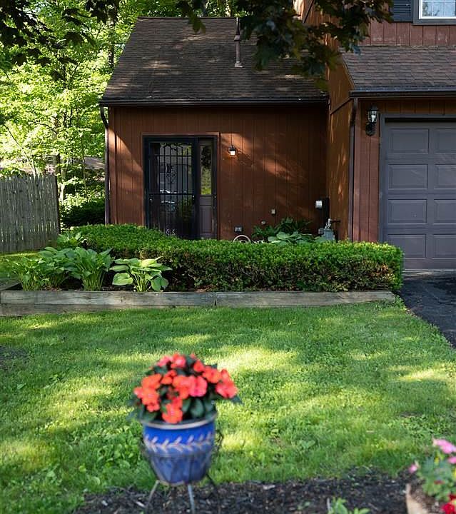 1st image of 23B Woodcliffe Dr