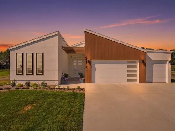 2132 SW Wheatfield Dr, Lees Summit, MO 64082