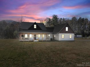 74 Walnut Valley Ln, Hendersonville, NC 28739