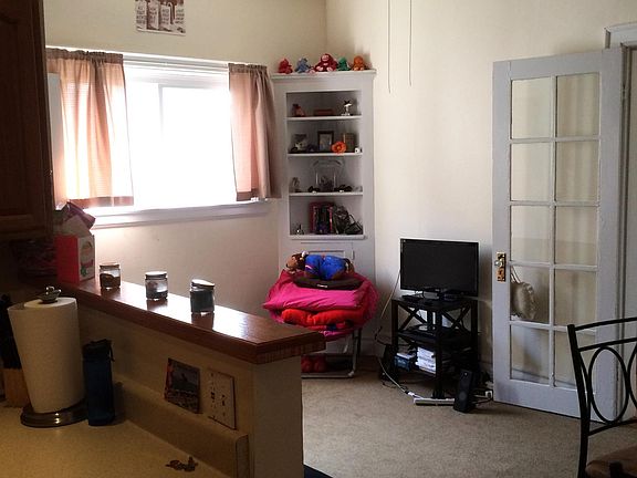 4th image of 378 Elmwood Ave APT 4