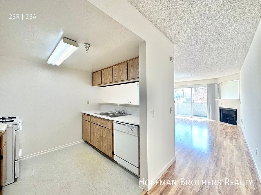 1st image of 526 S Alexandria Ave #305