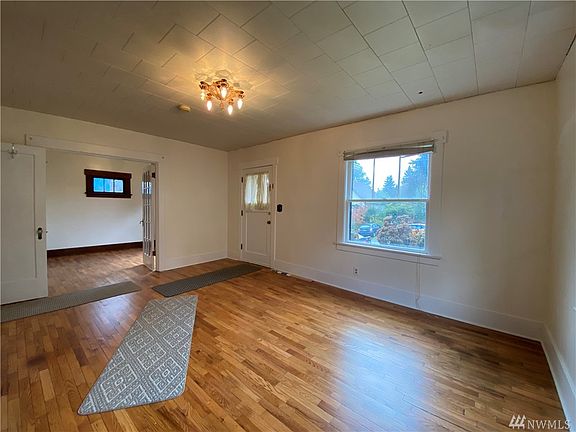 2nd image of 1420 Langridge Ave NW