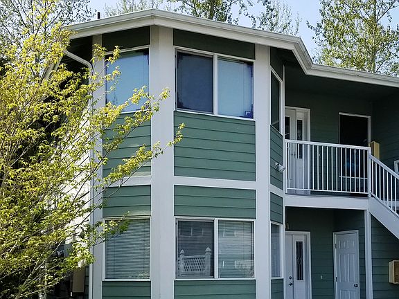 2nd image of 909 Orchid Pl
