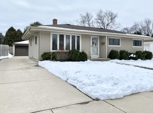 2819 Lincolnwood Dr, Racine, WI 53403