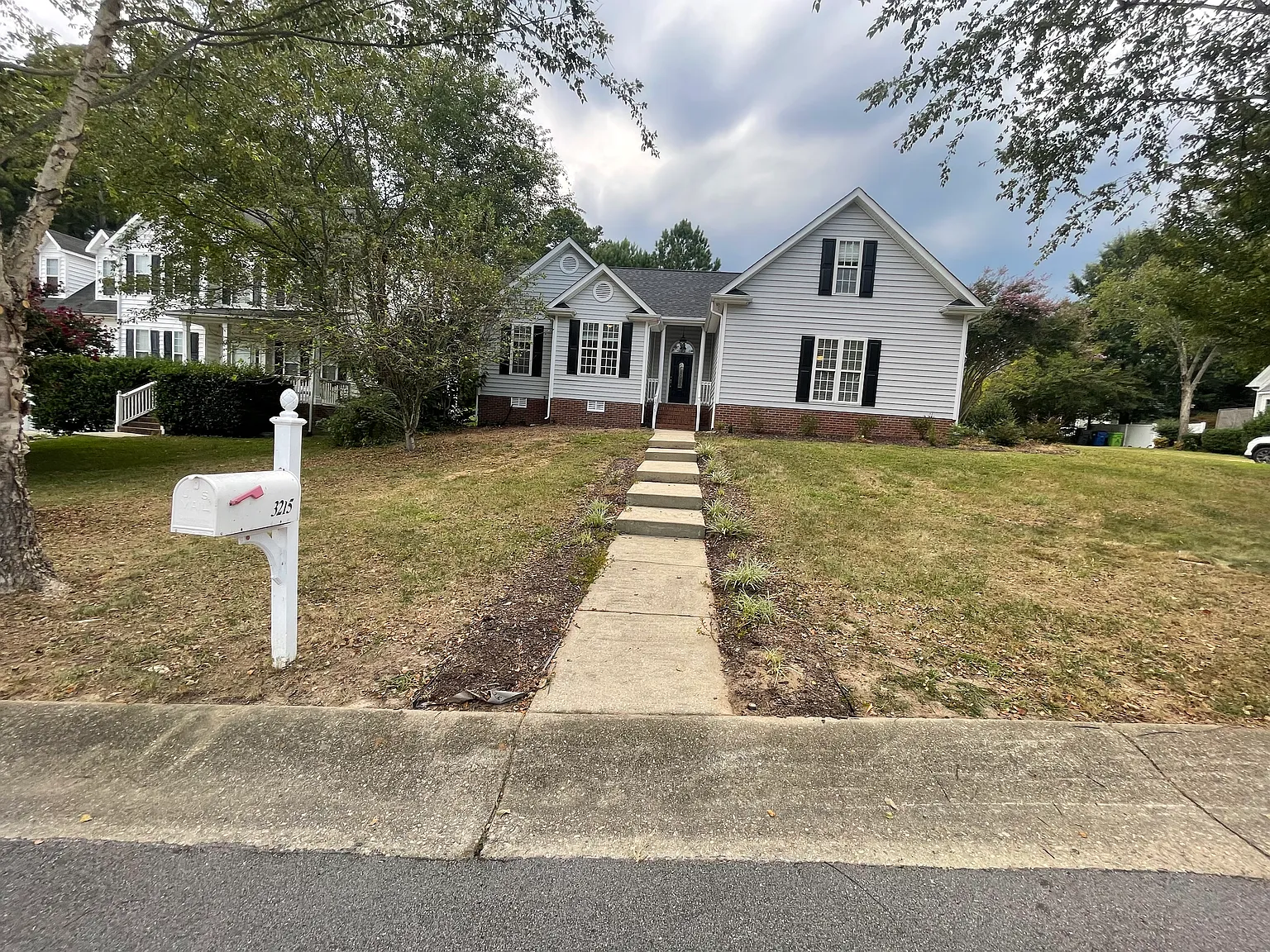 3 bed, 1602 sqft, $2,450 — Photo 2