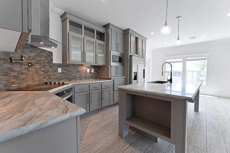 3 bed, 2.0 bath, 1456 sqft, $999 — Photo 2