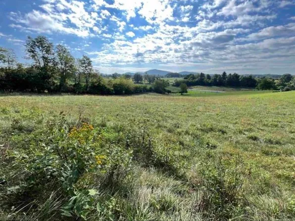 4600 Old Stage Rd, Radford, VA 24141
