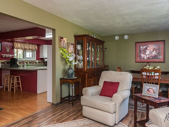 3rd image of 3289 Jefferson Dr