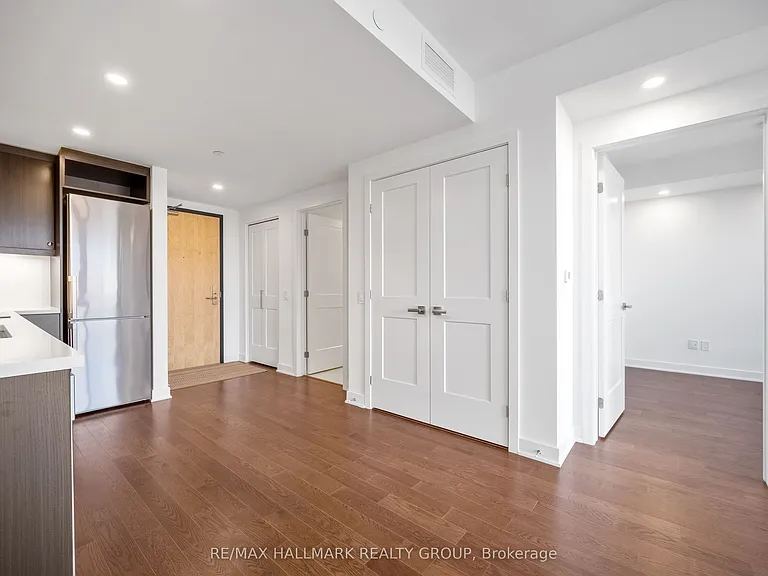 340 Queen St #1403 — Photo 6